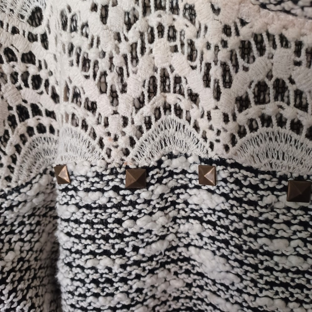 Style & Co Women's Knit Top XL Black White Crochet Lace Yoke Stud Detail Momcore - Picture 4 of 8